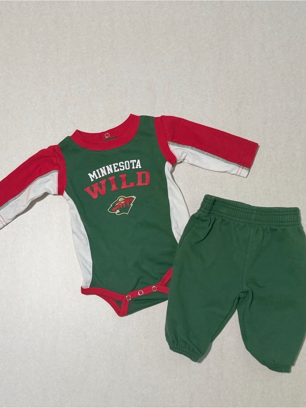 Minnesota Wild NHL Baby Bodysuit & Jogger Pant Set 0-3 Months NWOT